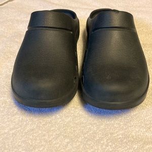 Oofos OOcloog  Black size 8